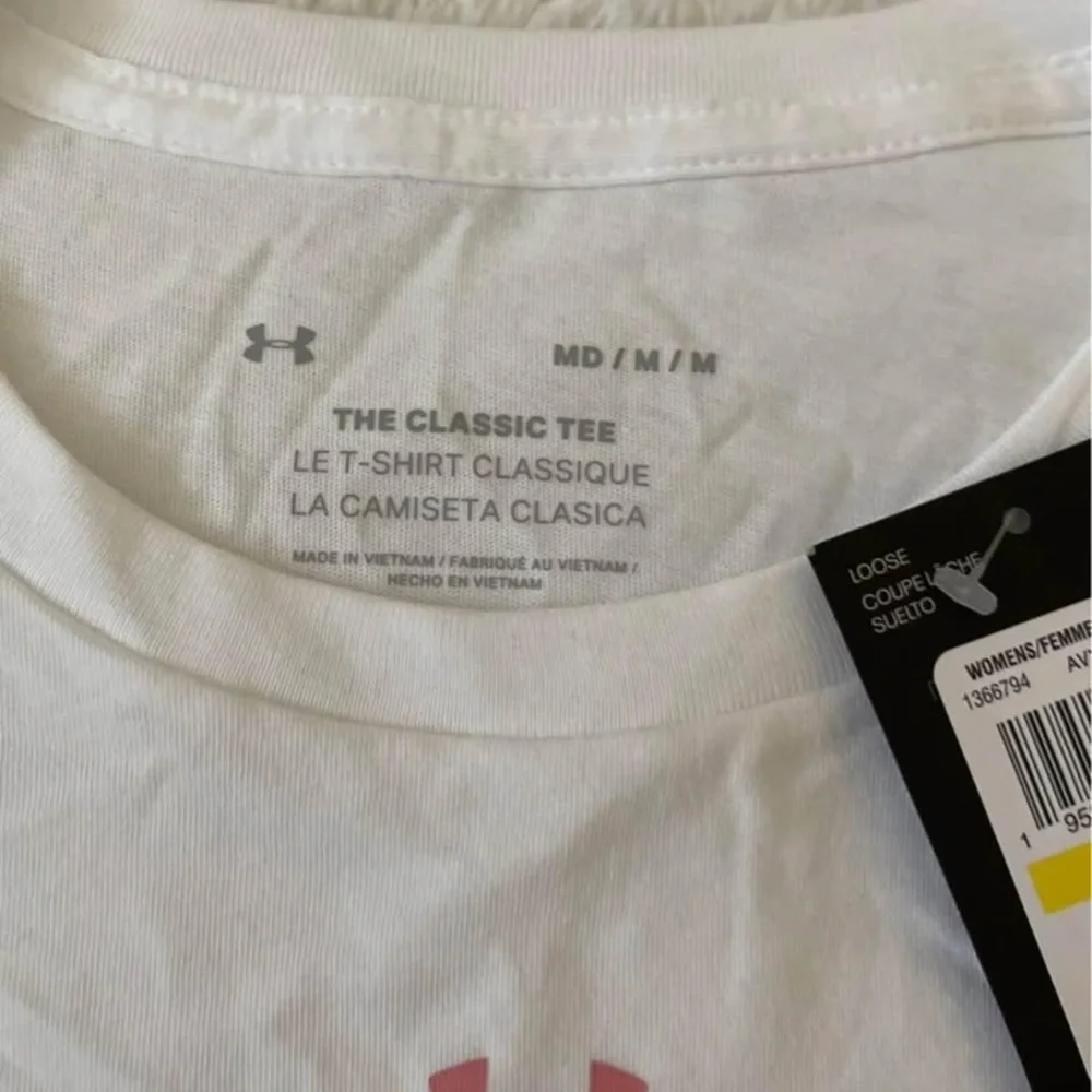 (NWT) The Under Armour Women's Classic White Tee, Medium - Picture 12 of 12